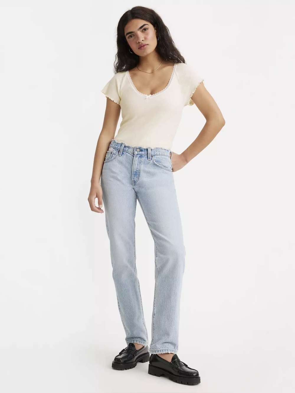 Levi’s Distressed Middy Straight Jean Size 28